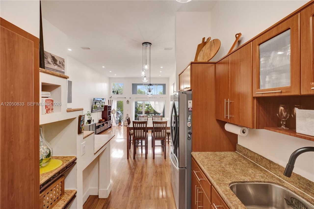 2404 NE 135th St, Unit 2404, North Miami, FL 33181 Photo