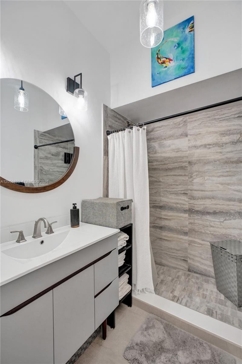 2404 NE 135th St, Unit 2404, North Miami, FL 33181 Photo