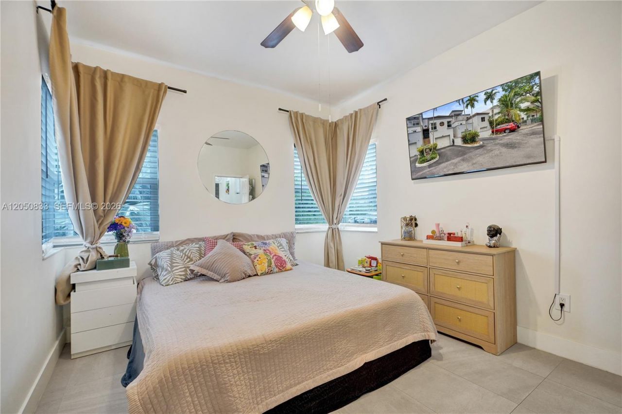 2404 NE 135th St, Unit 2404, North Miami, FL 33181 Photo