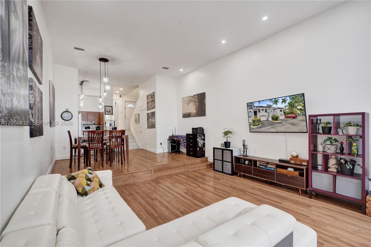 2404 NE 135th St, Unit 2404, North Miami, FL 33181 Photo