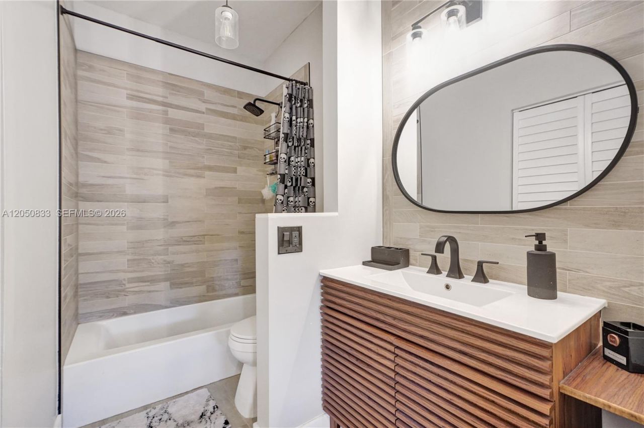 2404 NE 135th St, Unit 2404, North Miami, FL 33181 Photo