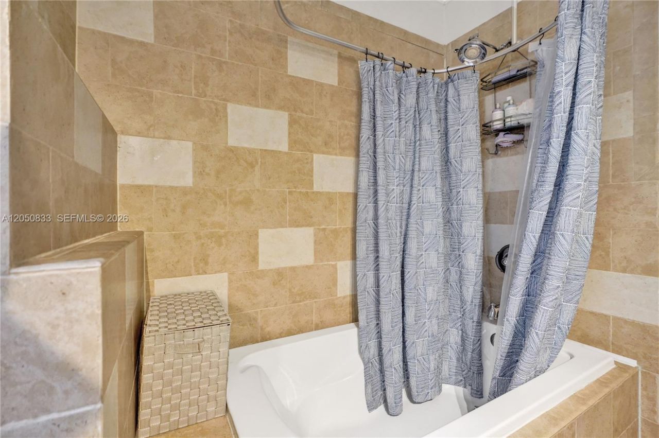 2404 NE 135th St, Unit 2404, North Miami, FL 33181 Photo