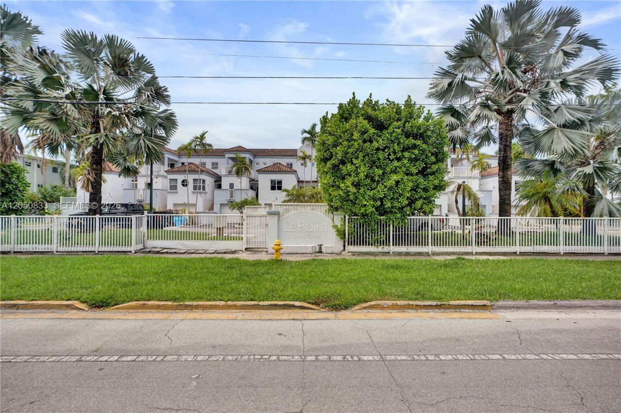 2404 NE 135th St, Unit 2404, North Miami, FL 33181 Photo