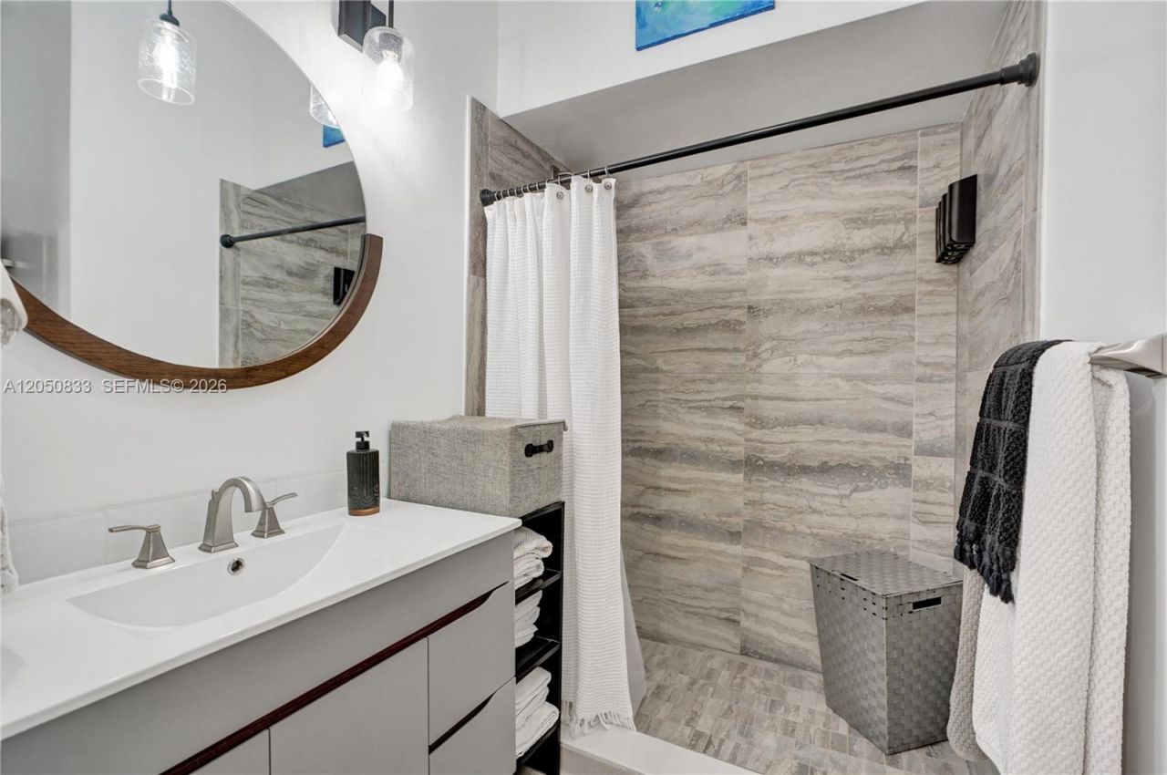 2404 NE 135th St, Unit 2404, North Miami, FL 33181 Photo