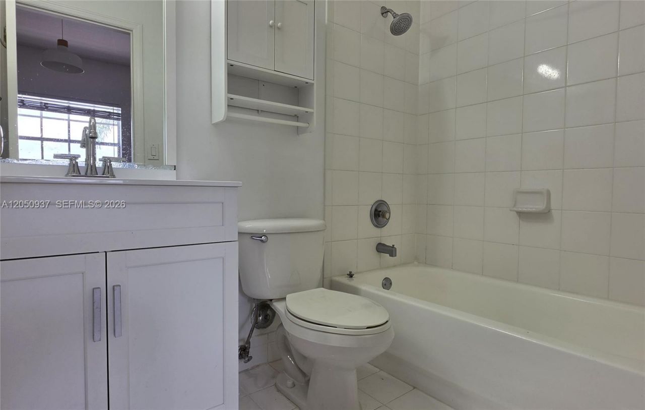 5670 NW 116th Ave , Unit 220, Doral, FL 33178 Photo