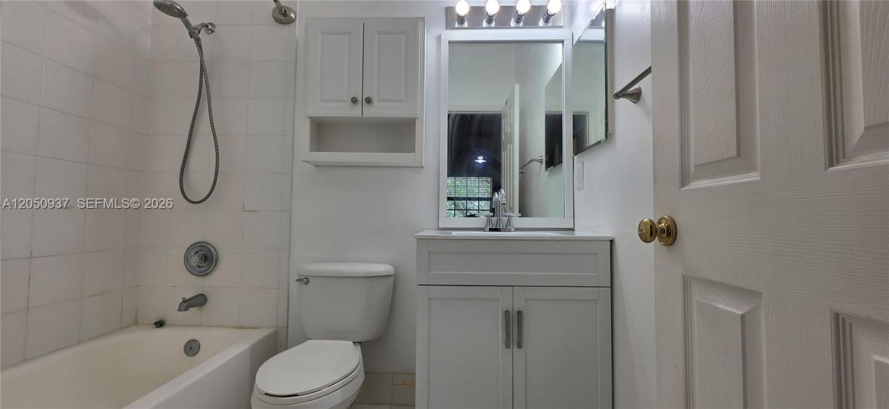 5670 NW 116th Ave , Unit 220, Doral, FL 33178 Photo