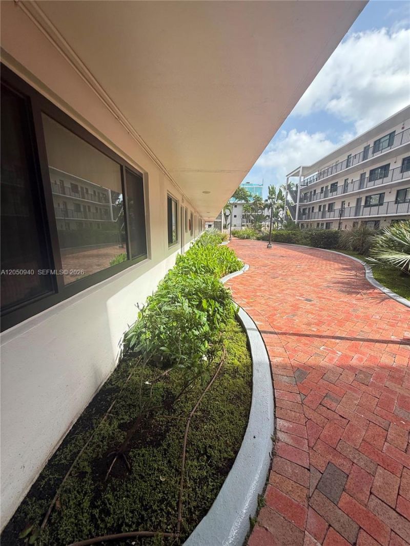 2924 Day Ave, Unit N110, Miami, FL 33133 Photo