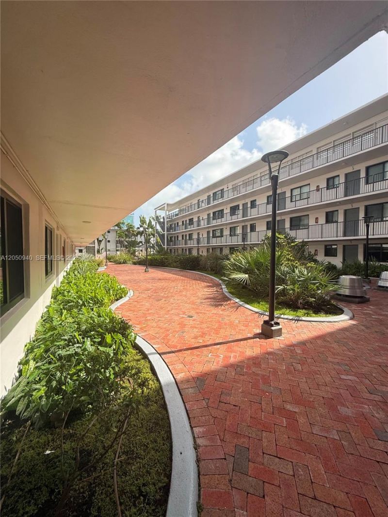 2924 Day Ave, Unit N110, Miami, FL 33133 Photo