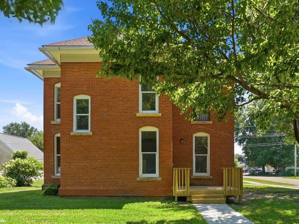 202 E Center Street, Winfield, IA 52659