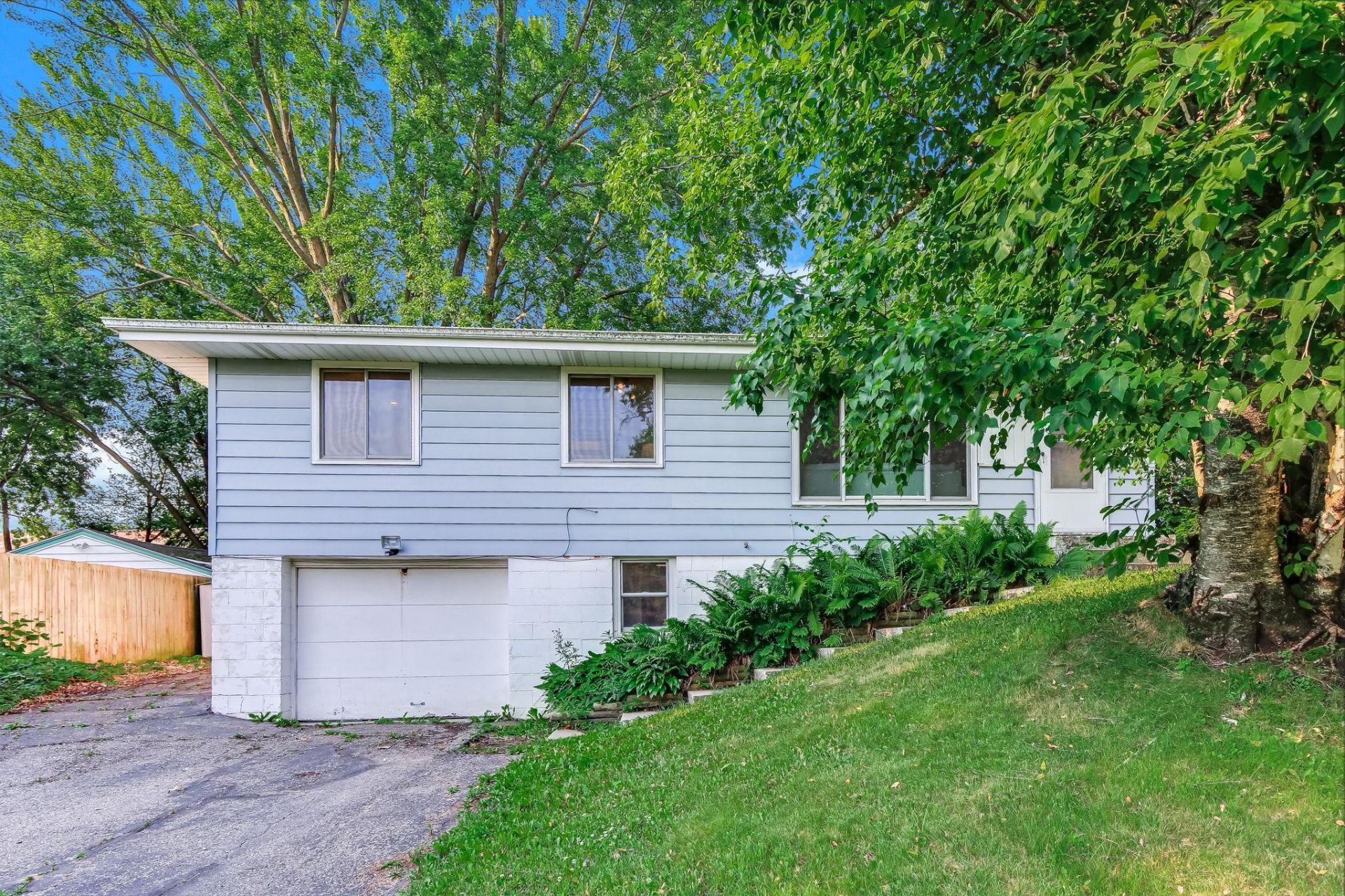 6481 Rath Drive, Woodbury, MN 55125