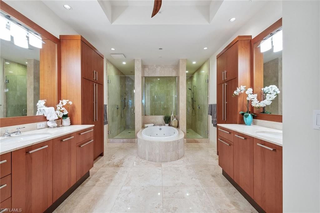 13675 Vanderbilt Dr, Unit 1105, Naples, FL 34110 Photo