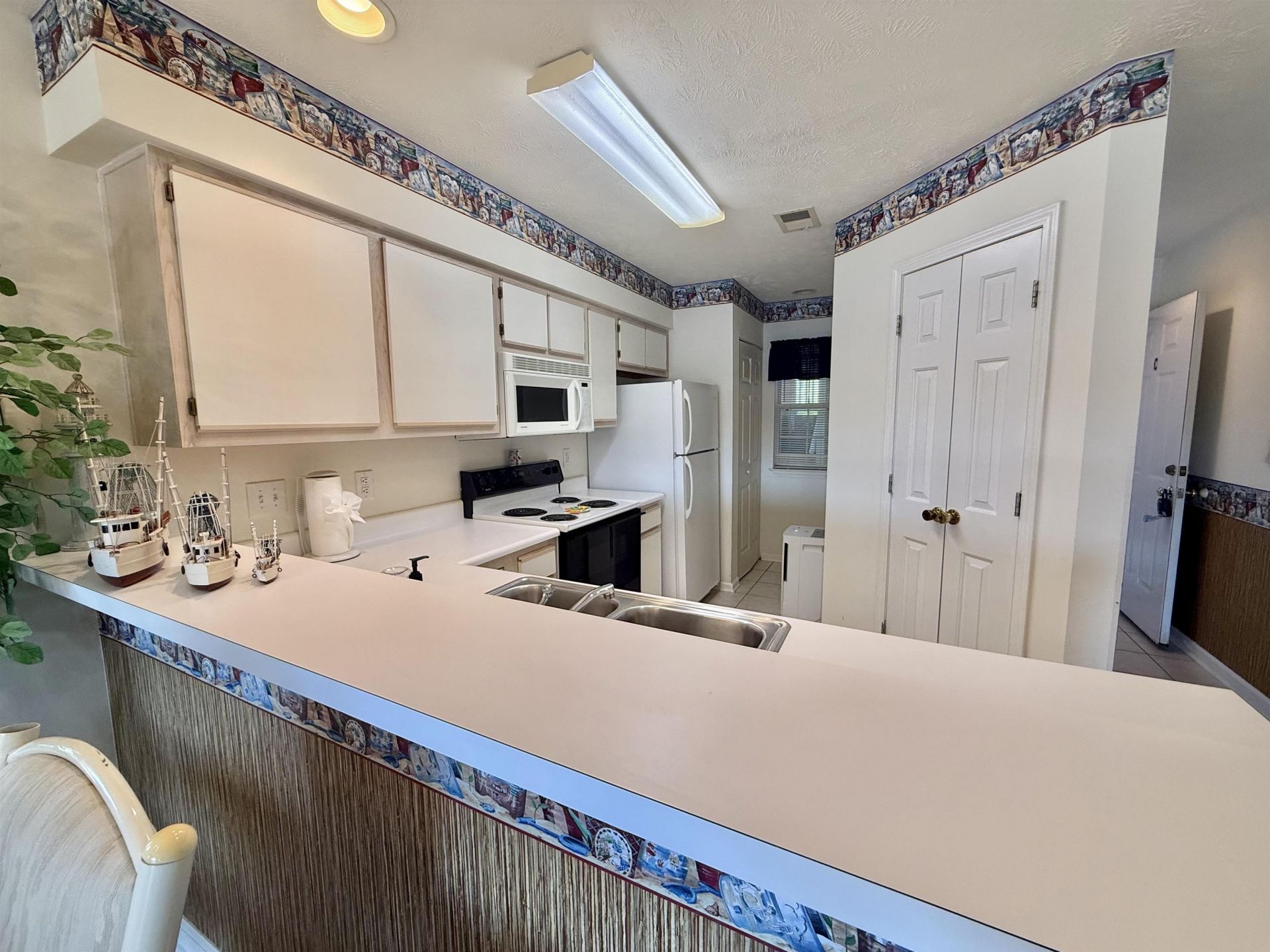 606 Waterway Village Blvd. Photo 8