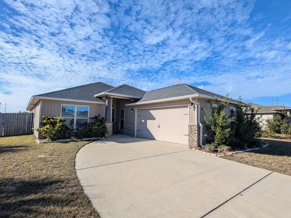 2401 Spur Lane, Gulf Breeze, FL 32563