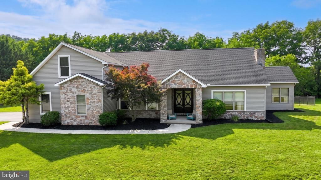 110 BRYLEA DRIVE , MOUNT WOLF, PA 17347