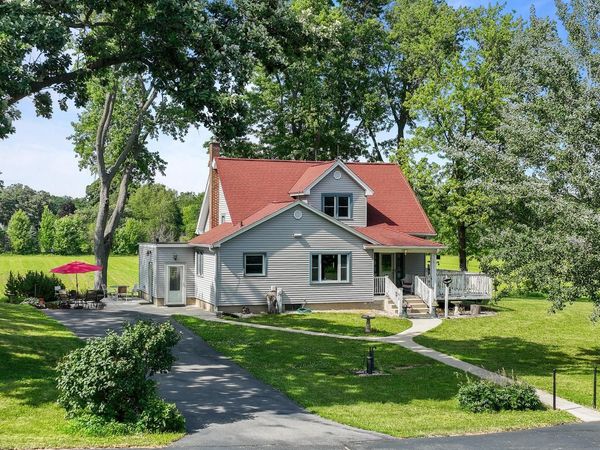5160 Neumann LANE, Burlington, WI 53105