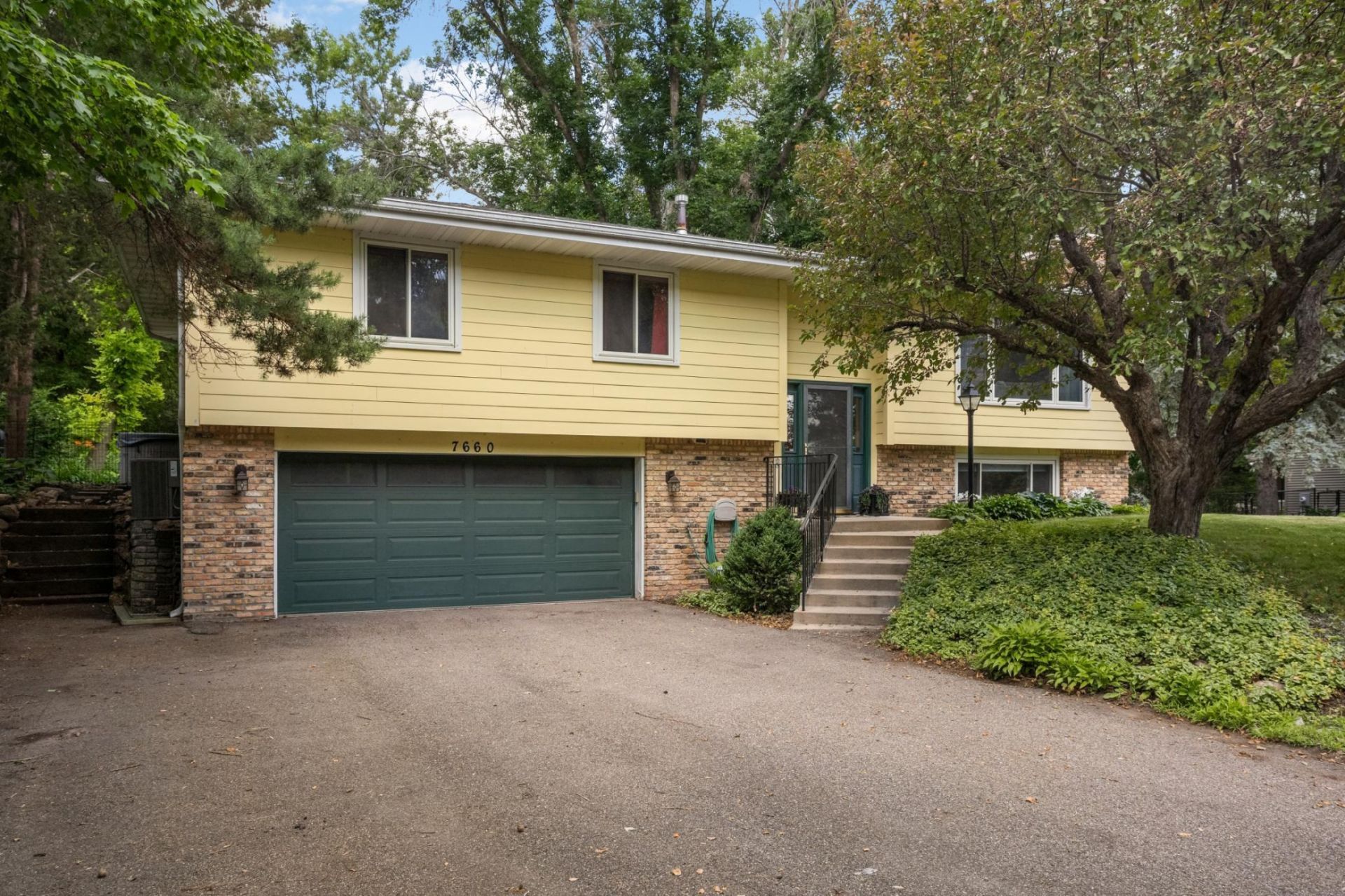 7660 Heritage Road , Eden Prairie, MN 55346
