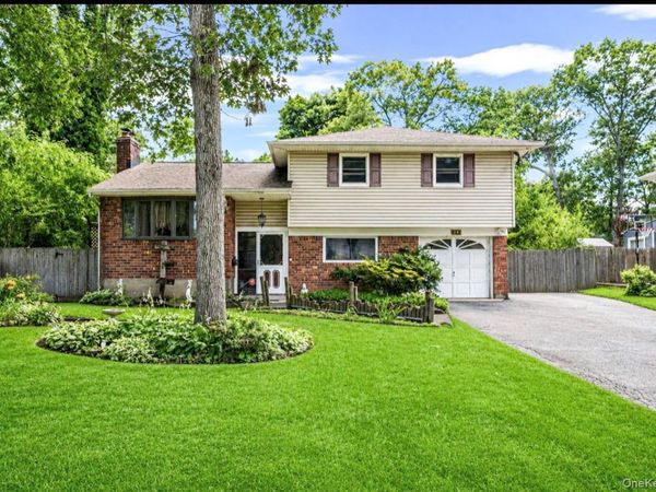 26 Harvard Lane, Commack, NY 11725