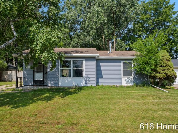 1911 Benjamin Avenue NE, Grand Rapids, MI 49505