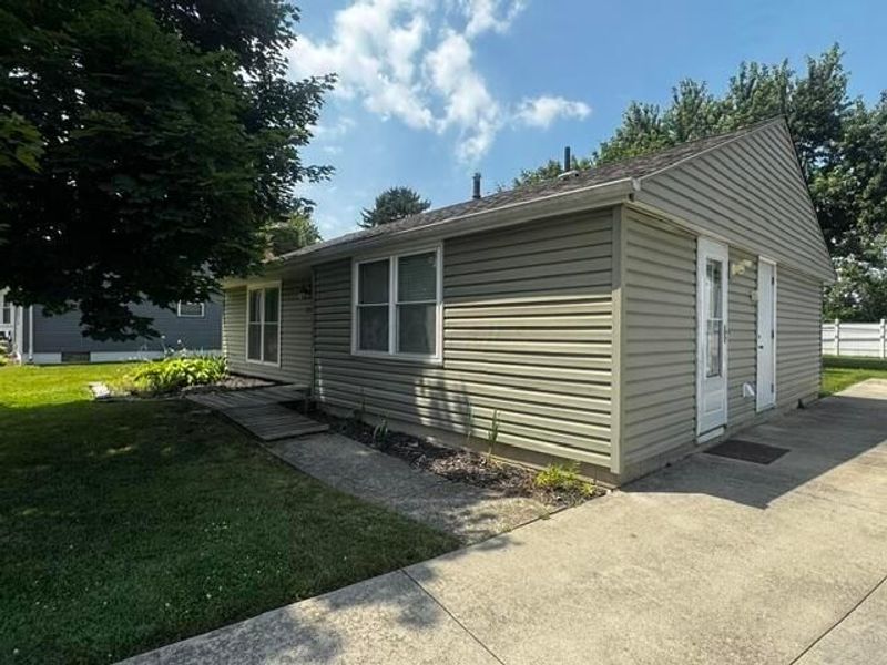 375 Westport Drive, Groveport, OH 43125 Photo 2