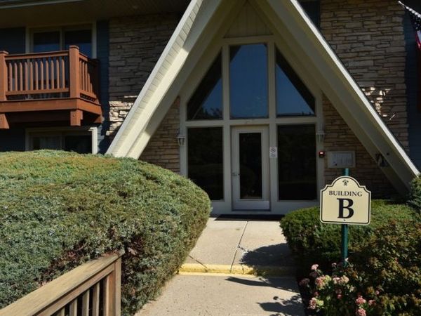 300 Opatrny Drive, Unit 123, Fox River Grove, IL 60021