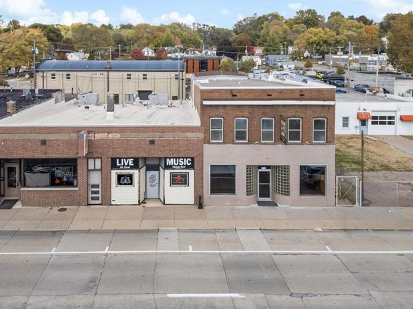 1720 STATE Street , Bettendorf, IA 52722