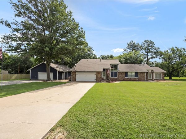 805 S Harris Avenue , Wagoner, OK 74467