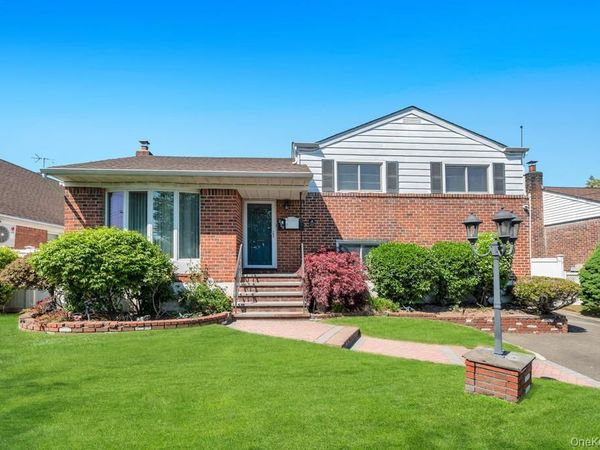 2182 Baylis Avenue , Elmont, NY 11003