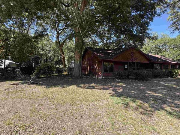 5244 Suwanee St, Milton, FL 32583