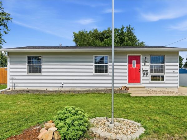 2447 Lauren Drive SW, Cedar Rapids, IA 52404