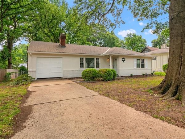 7635 Charlotte Street, Kansas City, MO 64131