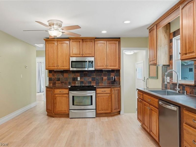 6684 Bonnieview Road, Mayfield Village, OH 44143 Photo 10