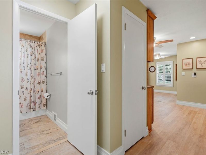 6684 Bonnieview Road, Mayfield Village, OH 44143 Photo 11