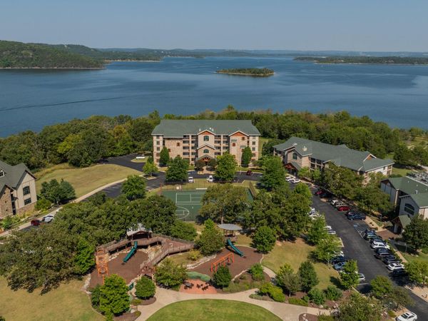 250 Lakewood Drive, Unit 5204, Hollister, MO 65672