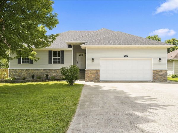 203 Penzance Street , Monett, MO 65708