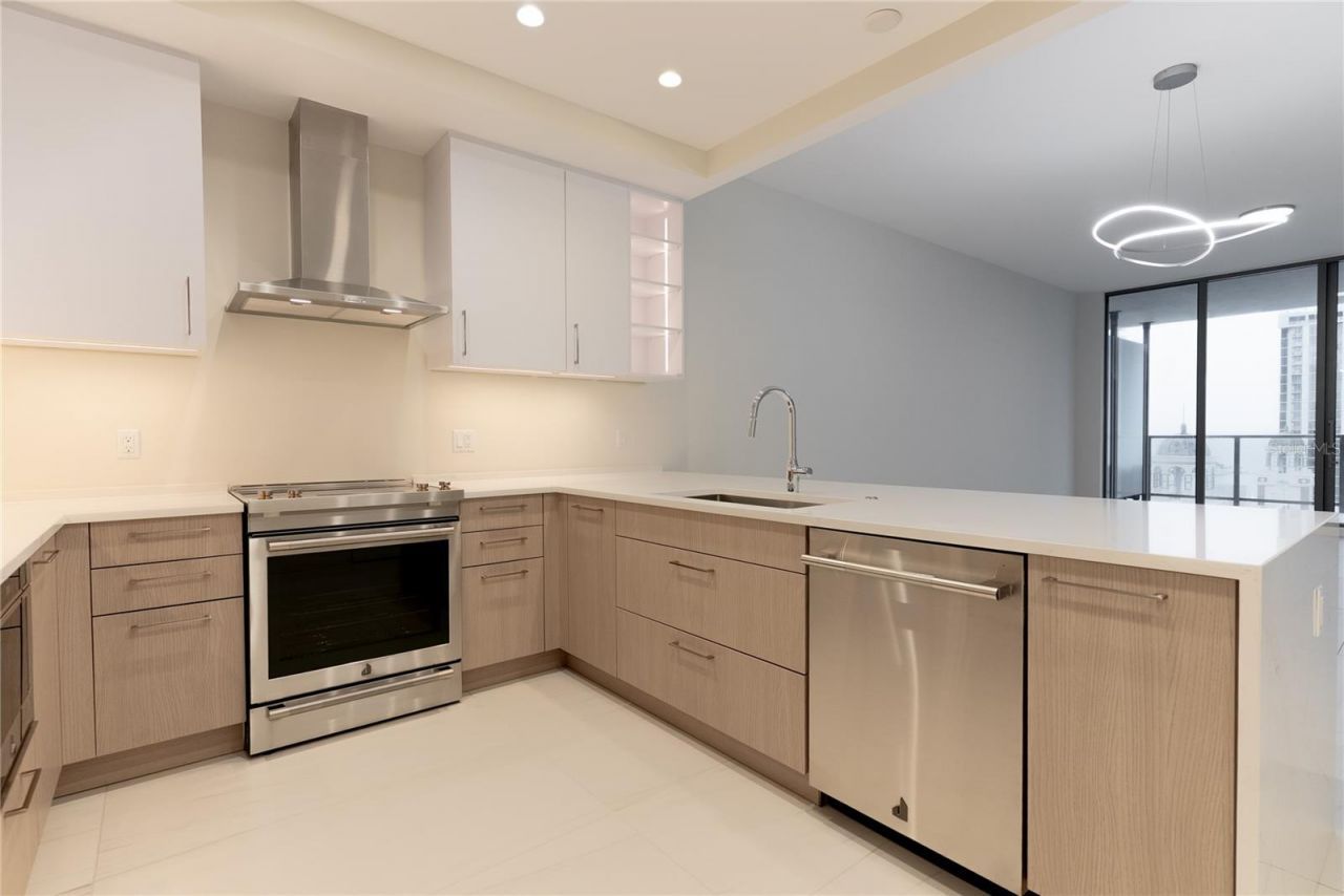 275 1st Avenue S, Unit 1504, Saint Petersburg, FL 33701 Photo