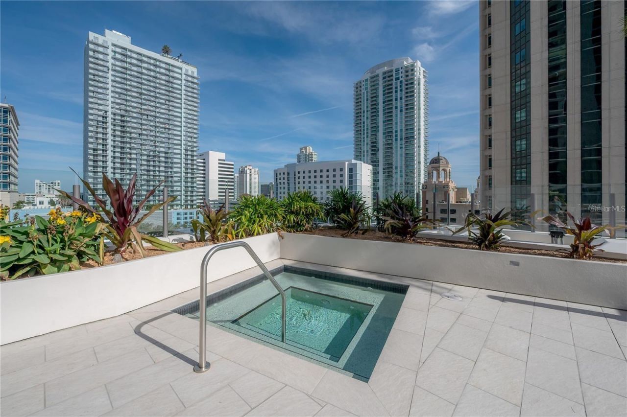 275 1st Avenue S, Unit 1504, Saint Petersburg, FL 33701 Photo