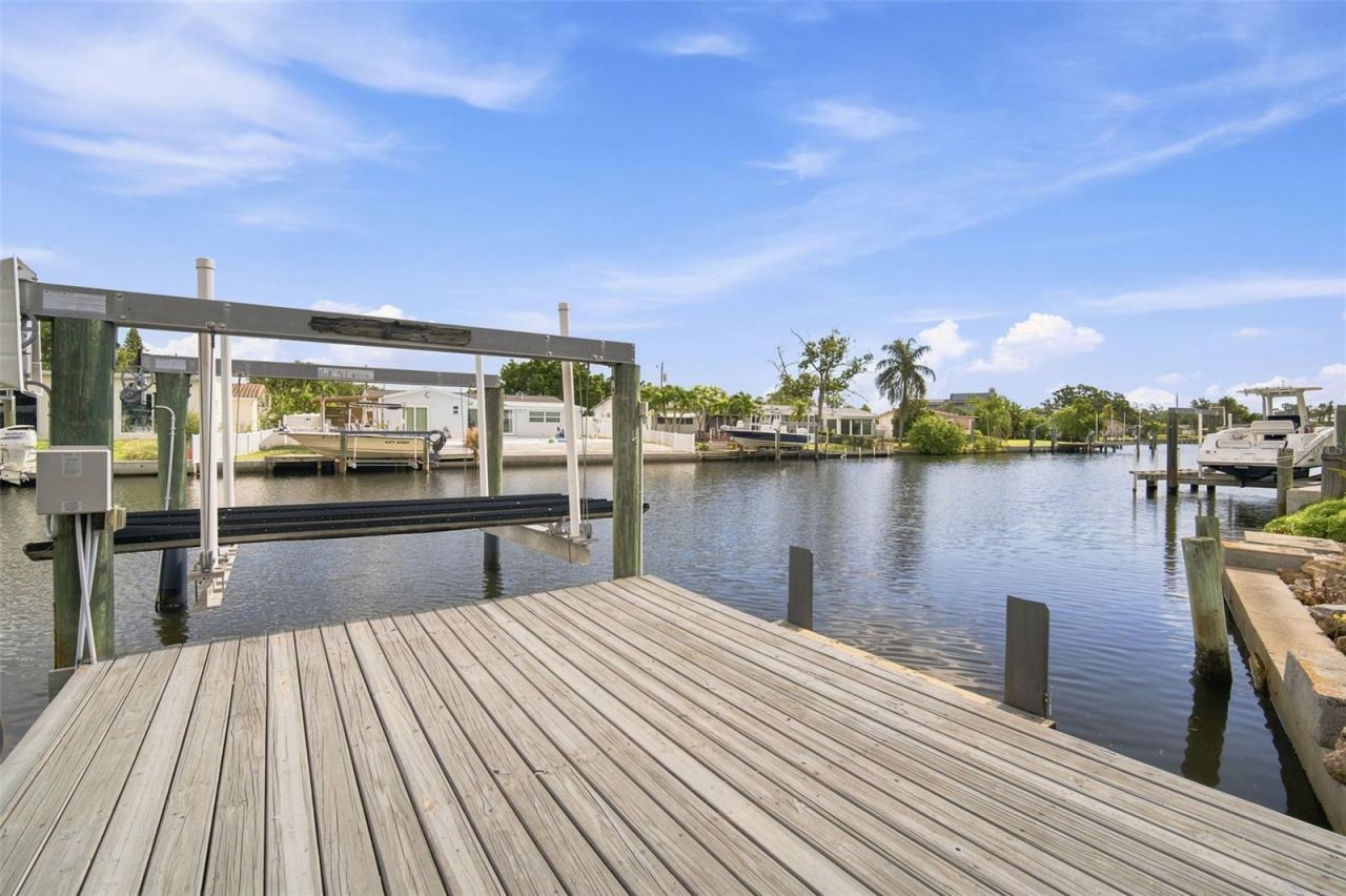 101 92nd Avenue N, Saint Petersburg, FL 33702 Photo