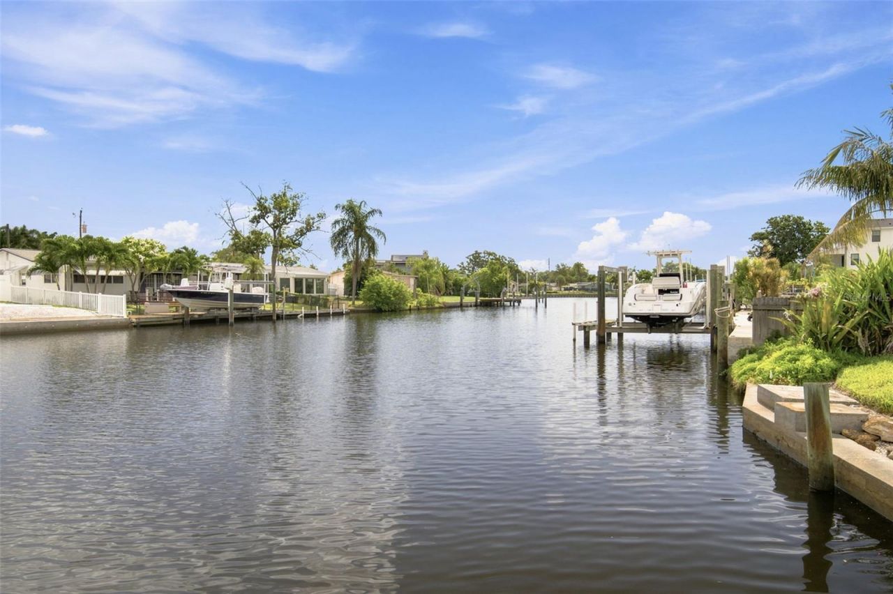 101 92nd Avenue N, Saint Petersburg, FL 33702 Photo