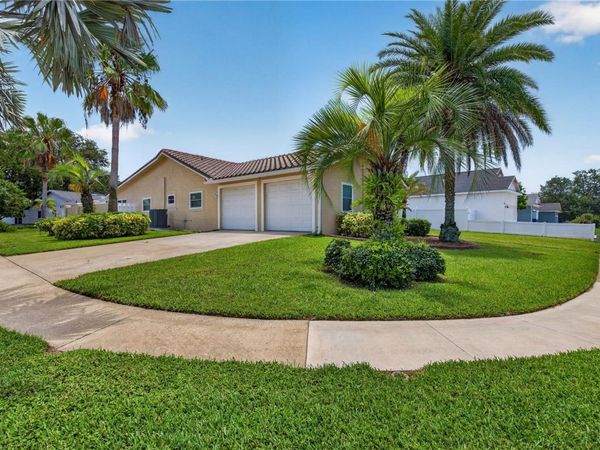 4831 BLUE JAY CIRCLE , PALM HARBOR, FL 34683