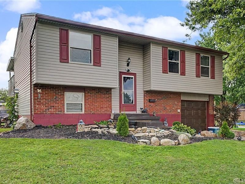 137 Lightner Lane, Englewood, OH 45322 Photo 3