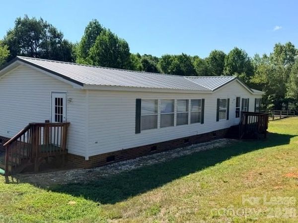 4398 Golden Lane , Claremont, NC 28610