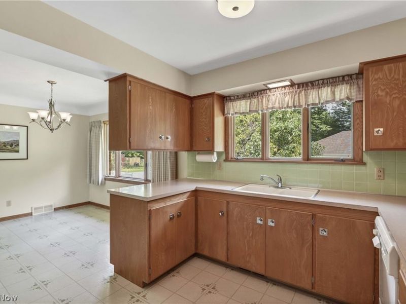 4512 Sheraton Drive, Parma, OH 44134 Photo 3