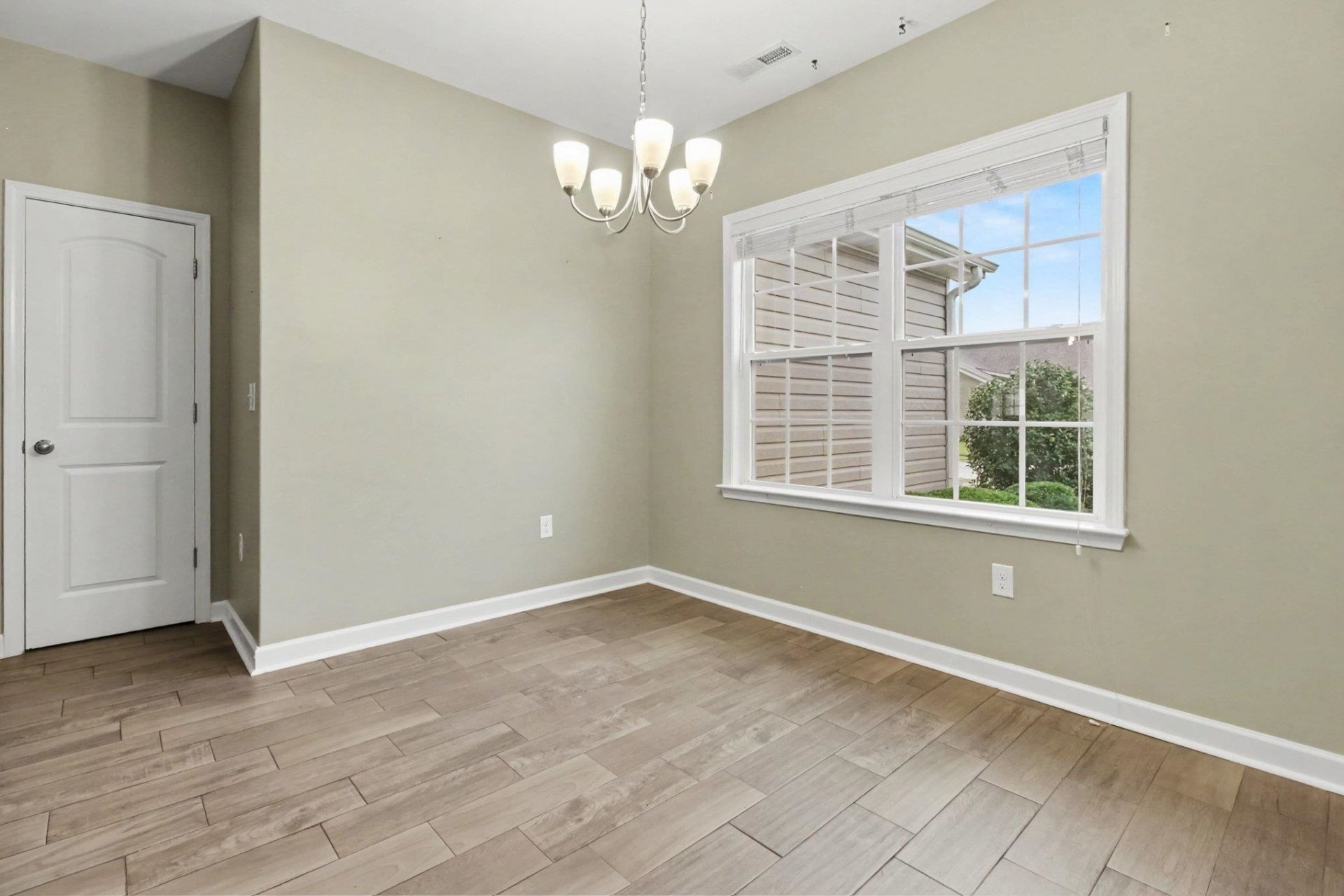 2708 Desert Rose St. Photo 20