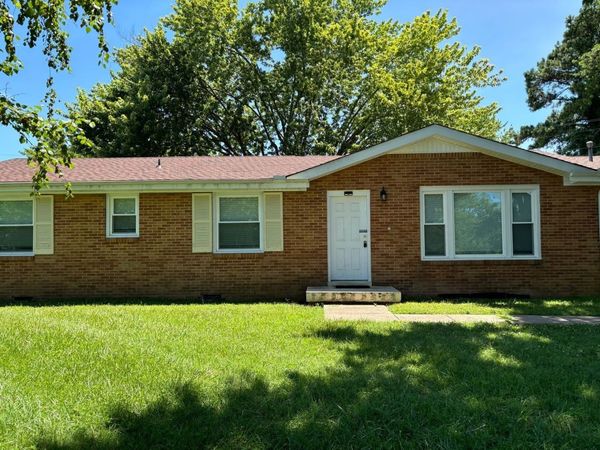 231 Alfred Dr , Clarksville, TN 37043