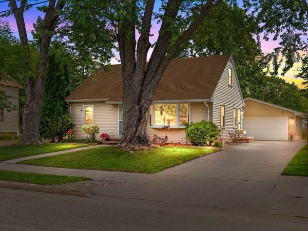 418 S WEIMAR STREET, Appleton, WI 54915