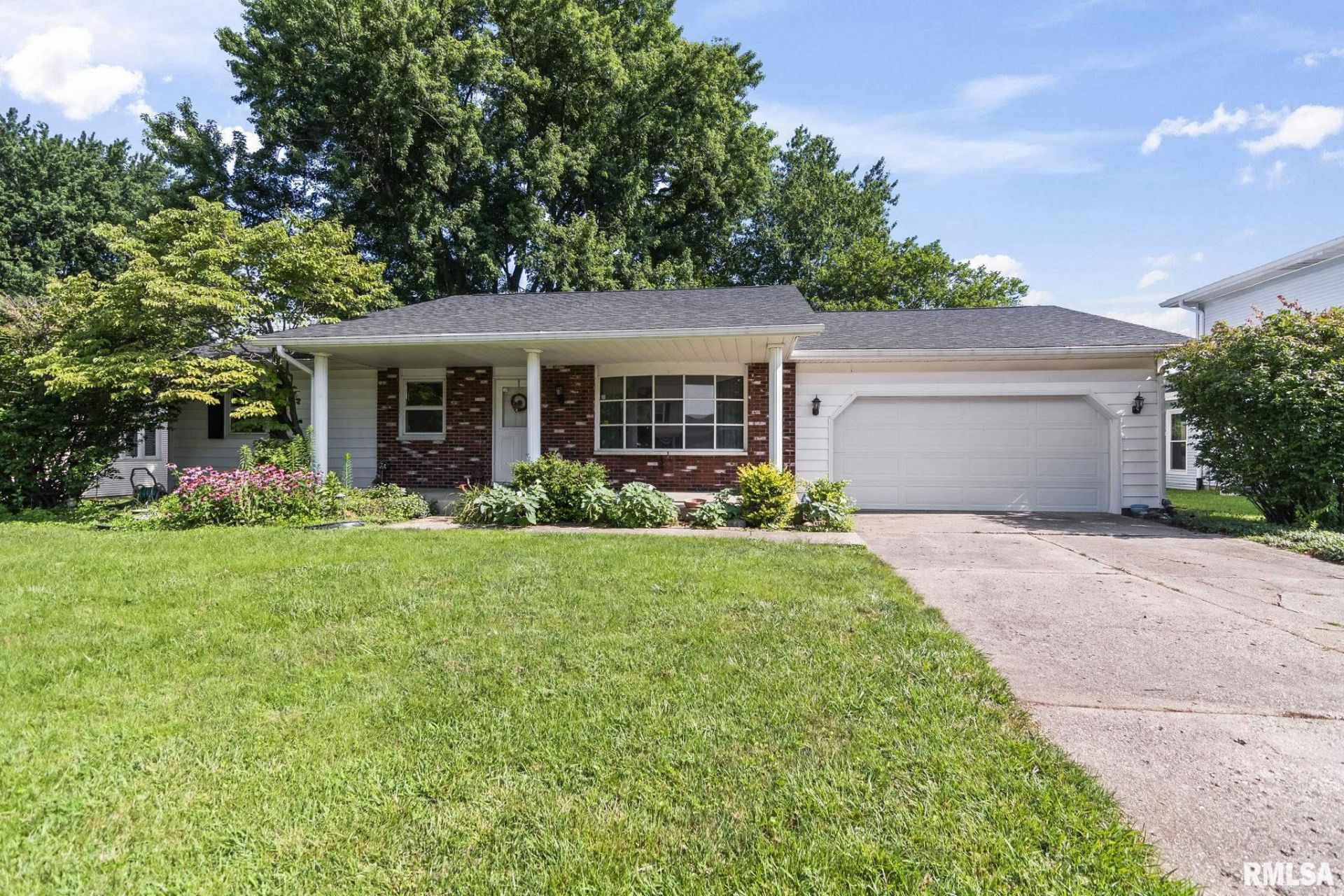 109 Basswood Road, Springfield, IL 62712 Main Photo