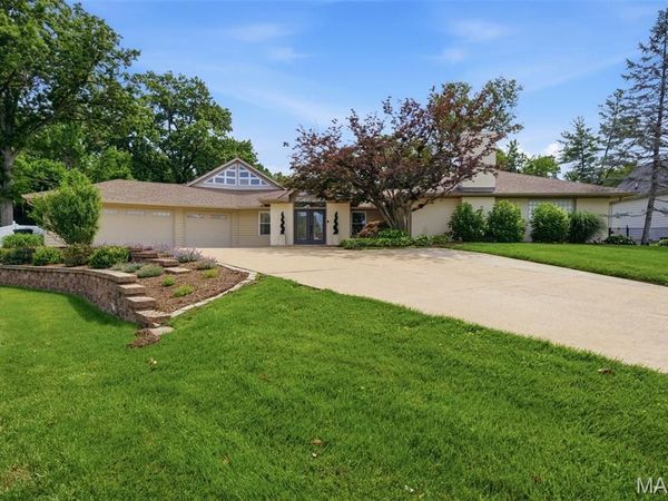 17 Stacy Drive, St Louis, MO 63132