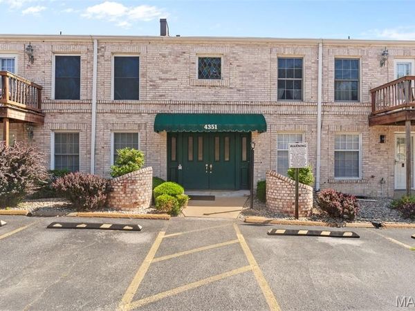 4351 Chateau De Ville Drive, Unit A, St Louis, MO 63129