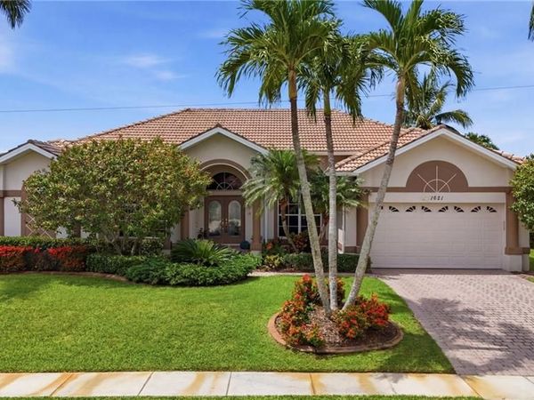 1621 Almeria CT , MARCO ISLAND, FL 34145