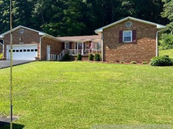 227 Derby Lane, Bluefield, WV 24701